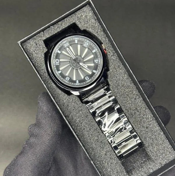 Men's Stainless Steel Chain Strap Analogue Watch White Red Green.